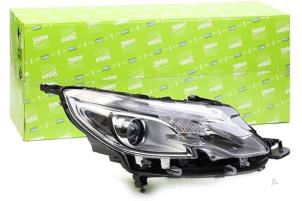 Nieuwe Koplamp rechts Peugeot 2008 (CU) Prijs € 418,66 Inclusief btw aangeboden door Snuverink Autodemontage