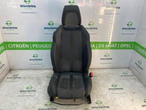 Gebruikte Stoel rechts Peugeot 2008 (UD/UK/UR/US/UX) e-2008 54 kWh Prijs € 163,33 Inclusief btw aangeboden door Snuverink Autodemontage