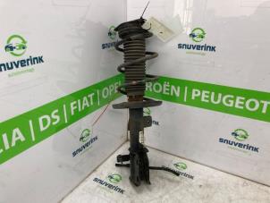 Gebruikte Mac Phersonpoot rechts-voor Opel Corsa F (UB/UH/UP) 1.2 Turbo 12V 100 Prijs € 102,85 Inclusief btw aangeboden door Snuverink Autodemontage