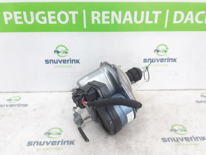 Gebruikte Rembekrachtiger Renault Symbioz (RJB) 1.6 E-Tech Full Hybrid 145 Prijs € 229,88 Inclusief btw aangeboden door Snuverink Autodemontage