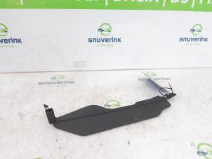 Gebruikte Luchtgeleider Peugeot 308 SW (F4/FC/FN/FR) 1.2 PureTech Hybrid 136 Prijs € 18,15 Inclusief btw aangeboden door Snuverink Autodemontage