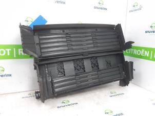 Gebruikte Luchtgeleider Peugeot 308 SW (F4/FC/FN/FR) 1.2 PureTech Hybrid 136 Prijs € 235,95 Inclusief btw aangeboden door Snuverink Autodemontage