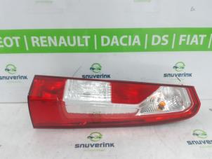 Gebruikte Achterlicht rechts Renault Master III (FV) 2.3 Energy dCi 180 Twin Turbo 16V FWD Prijs € 87,12 Inclusief btw aangeboden door Snuverink Autodemontage
