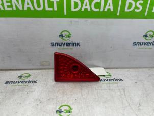 Gebruikte Extra Remlicht midden Renault Master III (FV) 2.3 Energy dCi 180 Twin Turbo 16V FWD Prijs € 42,35 Inclusief btw aangeboden door Snuverink Autodemontage