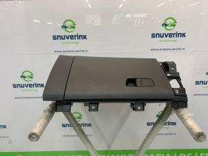 Gebruikte Dashboardkastje Renault Trafic (1FL/2FL/3FL/4FL) 2.0 dCi 16V 170 Prijs € 96,80 Inclusief btw aangeboden door Snuverink Autodemontage