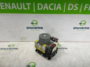 Gebruikte ABS Pomp Renault Trafic (1FL/2FL/3FL/4FL) 2.0 dCi 16V 130 Prijs € 320,65 Inclusief btw aangeboden door Snuverink Autodemontage