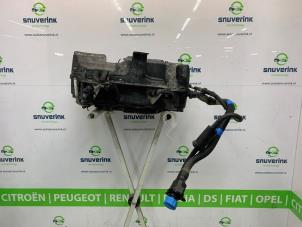 Gebruikte Adblue tank Renault Trafic (1FL/2FL/3FL/4FL) 2.0 dCi 16V 130 Prijs € 810,70 Inclusief btw aangeboden door Snuverink Autodemontage