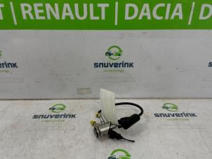 Gebruikte Adblue injector Renault Trafic (1FL/2FL/3FL/4FL) 2.0 dCi 16V 170 Prijs € 169,40 Inclusief btw aangeboden door Snuverink Autodemontage