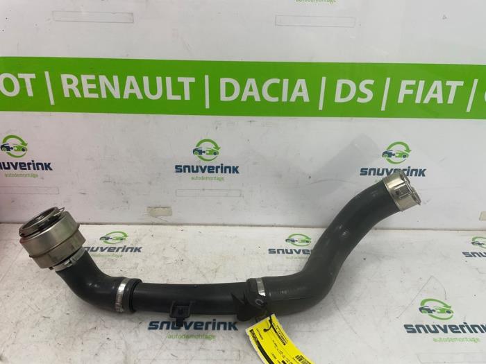 Intercooler Slang van een Renault Arkana (RJLL) 1.3 Mild Hybrid 160 16V 2022