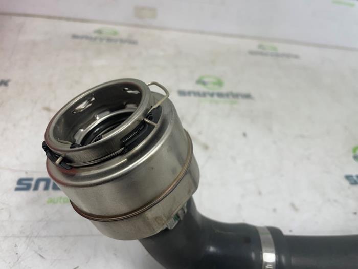 Intercooler Slang van een Renault Arkana (RJLL) 1.3 Mild Hybrid 160 16V 2022