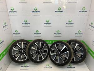 Gebruikte Velgen set + banden Peugeot 208 II (UB/UH/UP) e-208 50 kWh Prijs € 875,00 Margeregeling aangeboden door Snuverink Autodemontage