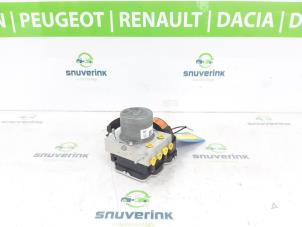 Gebruikte ABS Pomp Peugeot 208 II (UB/UH/UP) e-208 50 kWh Prijs € 240,00 Margeregeling aangeboden door Snuverink Autodemontage