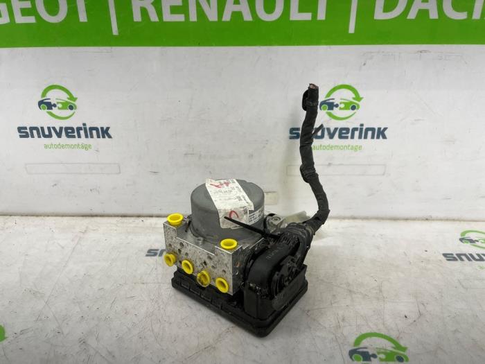 Gebruikte ABS Pomp Renault Megane IV (RFBB) 1.6 GT Energy TCe 205 EDC Prijs € 225,00 Margeregeling aangeboden door Snuverink Autodemontage