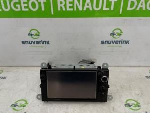 Gebruikte Radio Renault Clio IV Estate/Grandtour (7R) 0.9 Energy TCE 12V Prijs € 195,00 Margeregeling aangeboden door Snuverink Autodemontage