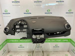 Gebruikte Dashboard Renault Clio IV Estate/Grandtour (7R) 1.5 Energy dCi 90 FAP Prijs € 174,98 Margeregeling aangeboden door Snuverink Autodemontage