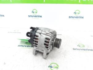 Gebruikte Dynamo Peugeot 208 II (UB/UH/UP) 1.2 Vti 12V PureTech 75 Prijs € 127,05 Inclusief btw aangeboden door Snuverink Autodemontage