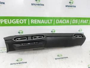 Gebruikte Luchtrooster Dashboard Dacia Sandero III 1.0 TCe 90 12V Prijs € 211,75 Inclusief btw aangeboden door Snuverink Autodemontage