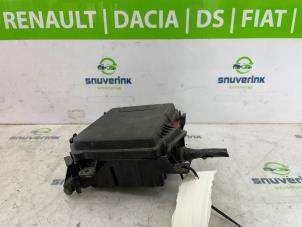 Gebruikte Zekeringkast Renault Scénic III (JZ) 1.6 16V Prijs € 110,00 Margeregeling aangeboden door Snuverink Autodemontage