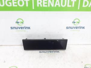 Gebruikte Display Interieur Peugeot 408 1.6 16V HYbrid 225 Prijs € 150,00 Margeregeling aangeboden door Snuverink Autodemontage