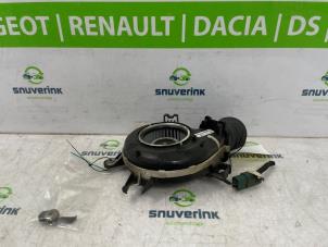 Gebruikte Chaufage Ventilatiemotor Renault Clio V (RJAB) 1.6 E-Tech 140 16V Prijs € 72,60 Inclusief btw aangeboden door Snuverink Autodemontage