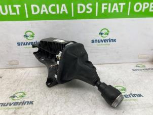 Gebruikte Versnellingspook Opel Movano 2.3 CDTi 16V FWD Prijs € 96,80 Inclusief btw aangeboden door Snuverink Autodemontage