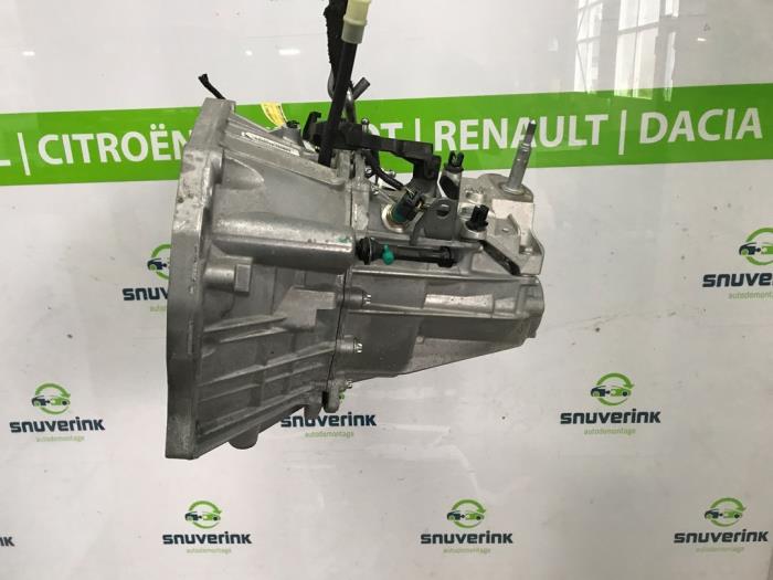 Gebruikte Versnellingsbak Dacia Duster (DJF) 1.2 TCE 130 12V Mild Hybrid 4x2 Prijs € 1.250,00 Margeregeling aangeboden door Snuverink Autodemontage