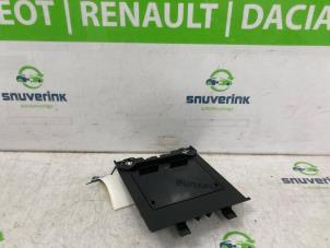 Gebruikte Telefoon Module Dacia Duster (DJF) 1.2 TCE 130 12V Mild Hybrid 4x2 Prijs € 95,00 Margeregeling aangeboden door Snuverink Autodemontage