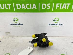 Gebruikte Thermostaathuis Peugeot 408 1.6 16V HYbrid 225 Prijs € 40,00 Margeregeling aangeboden door Snuverink Autodemontage