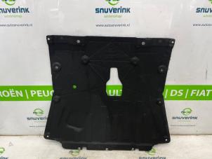 Gebruikte Bumper onderplaat Dacia Duster (DJF) 1.2 TCE 130 12V Mild Hybrid 4x2 Prijs € 70,00 Margeregeling aangeboden door Snuverink Autodemontage