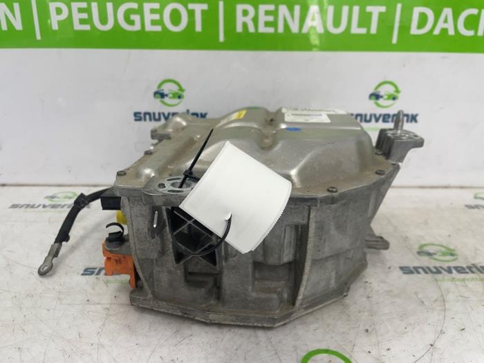 On-board charger van een Peugeot 408 1.6 16V HYbrid 225 2023