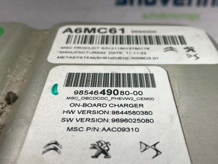 On-board charger van een Peugeot 408 1.6 16V HYbrid 225 2023