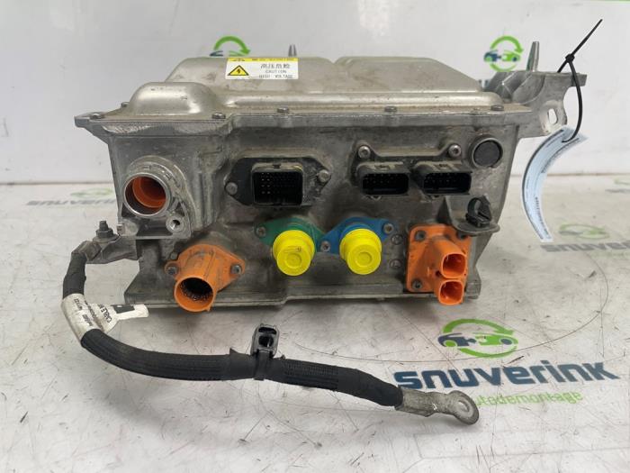 On-board charger van een Peugeot 408 1.6 16V HYbrid 225 2023