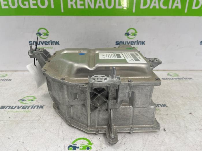 On-board charger van een Peugeot 408 1.6 16V HYbrid 225 2023