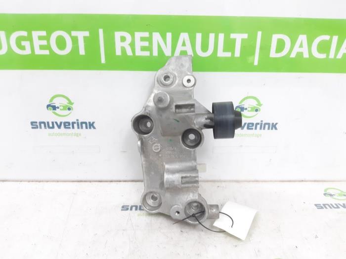 Gebruikte Dynamosteun boven Opel Movano 2.3 CDTi 16V FWD Prijs € 78,65 Inclusief btw aangeboden door Snuverink Autodemontage