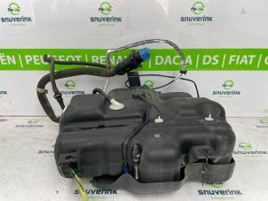 Gebruikte Adblue tank Opel Vivaro 1.6 CDTi BiTurbo 125 Prijs € 356,93 Inclusief btw aangeboden door Snuverink Autodemontage