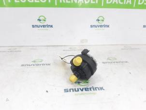 Gebruikte Waterpomp Renault Arkana (RJLL) 1.6 E-Tech 145 16V Prijs € 139,15 Inclusief btw aangeboden door Snuverink Autodemontage