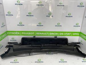 Gebruikte Paravent Citroen C5 Aircross I (A4/AC/AJ/AR) 1.2 PureTech Hybrid 136 Prijs € 84,70 Inclusief btw aangeboden door Snuverink Autodemontage