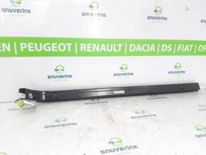 Gebruikte Schuifdeur Rail rechts Opel Vivaro 1.6 CDTi BiTurbo 125 Prijs € 72,60 Inclusief btw aangeboden door Snuverink Autodemontage