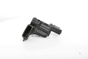 Gebruikte Resonantiehuis Peugeot 3008 II (M4/MC/MJ/MR) 1.6 16V HYbrid 225 Prijs € 40,00 Margeregeling aangeboden door Snuverink Autodemontage