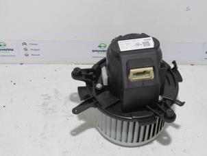 Gebruikte Blower Peugeot 5008 II (M4/MC/MJ/MR) 1.2 12V e-THP PureTech 130 Prijs € 60,50 Inclusief btw aangeboden door Snuverink Autodemontage