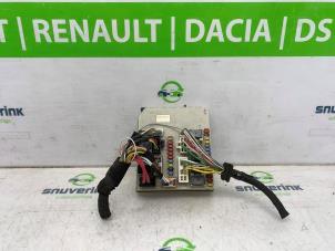 Gebruikte Zekeringkast Renault Clio III (BR/CR) 1.5 dCi 85 Prijs € 300,00 Margeregeling aangeboden door Snuverink Autodemontage