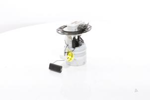 Gebruikte Tank element Pomp Dacia Duster (SR) 1.0 TCE 100 Bi-Fuel, Eco-G 12V Prijs € 195,00 Margeregeling aangeboden door Snuverink Autodemontage