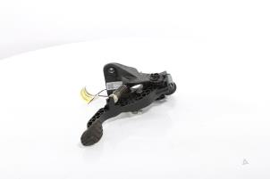 Gebruikte Koppelingspedaal Dacia Duster (SR) 1.0 TCE 100 Bi-Fuel, Eco-G 12V Prijs € 50,00 Margeregeling aangeboden door Snuverink Autodemontage