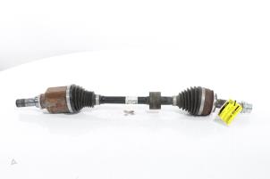 Gebruikte Aandrijfas links-voor Renault Austral 1.2 E-Tech Full Hybrid 200 Prijs € 423,50 Inclusief btw aangeboden door Snuverink Autodemontage