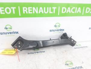 Gebruikte Frontpaneel Renault Austral 1.2 E-Tech Full Hybrid 200 Prijs € 90,75 Inclusief btw aangeboden door Snuverink Autodemontage