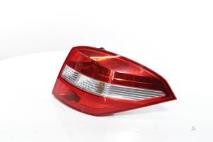 Gebruikte Achterlicht rechts Renault Laguna III Estate (KT) 2.0 dCi 16V 130 Prijs € 50,00 Margeregeling aangeboden door Snuverink Autodemontage