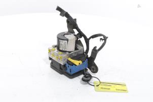 Gebruikte ABS Pomp Renault Megane III Grandtour (KZ) 1.6 16V Prijs € 350,00 Margeregeling aangeboden door Snuverink Autodemontage