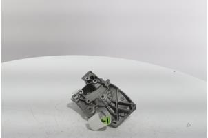 Gebruikte Dynamosteun boven Opel Combo Cargo 1.5 CDTI 100 Prijs € 30,25 Inclusief btw aangeboden door Snuverink Autodemontage