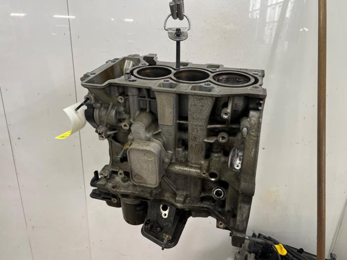 Gebruikte Motor Onderblok Peugeot 5008 II (M4/MC/MJ/MR) 1.2 12V e-THP PureTech 130 Prijs € 423,50 Inclusief btw aangeboden door Snuverink Autodemontage