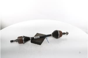 Gebruikte Aandrijfas links-voor Opel Corsa F (UB/UH/UP) 1.2 Turbo 12V 100 Prijs € 145,20 Inclusief btw aangeboden door Snuverink Autodemontage